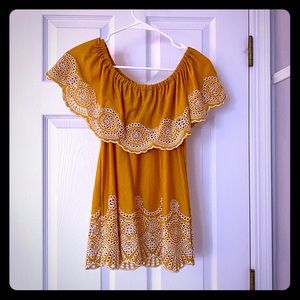 $2/15 🌸 Off shoulder mustard embroidered top